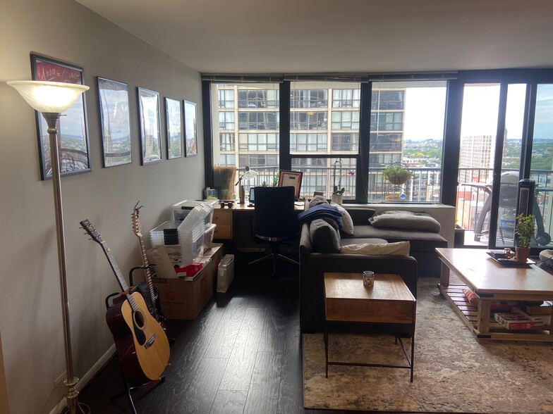 Living room - 1560 N Sandburg Ter
