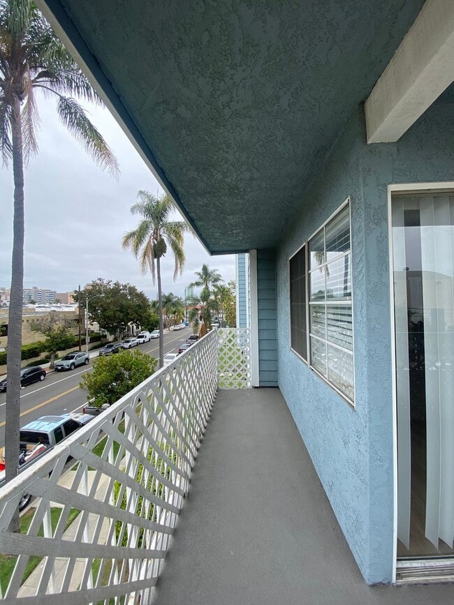 Building Photo - Alamitos Beach Spacious Condo