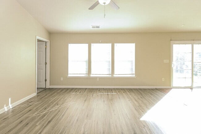 Building Photo - 2909 Deep Cove Dr NW