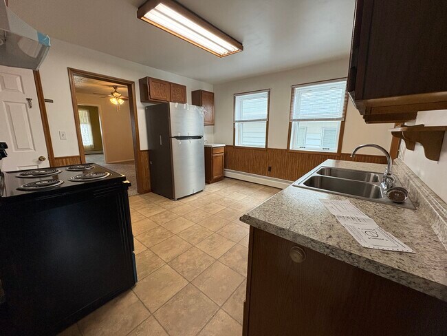 Building Photo - 23 St David St