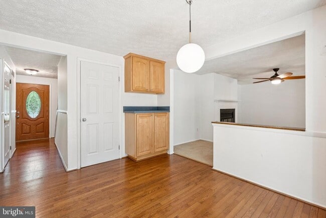 Building Photo - 115 S Dickenson Ave