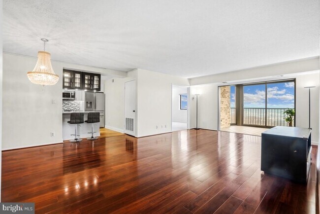 Building Photo - 5902 Mt Eagle Dr