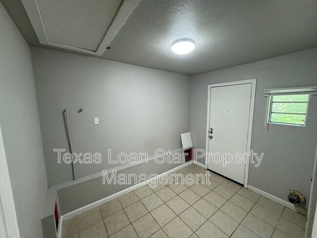 Building Photo - 509 Stimpson St