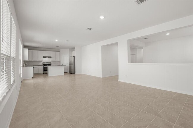 Building Photo - 7611 Royal Oasis Ln
