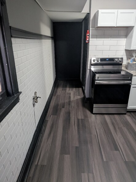 Building Photo - 1221 S Avers Ave