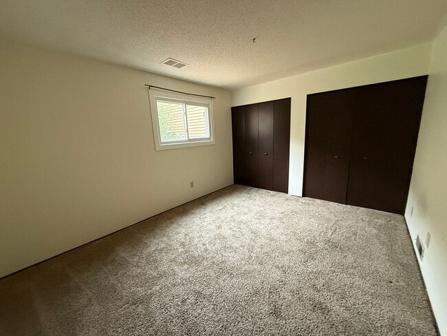 Building Photo - Updated Townhome in Coon Rapids!!  3bed/2bath