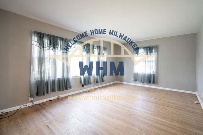 Building Photo - 2526 S 96th St