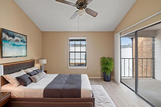 Building Photo - 203 E 31st St