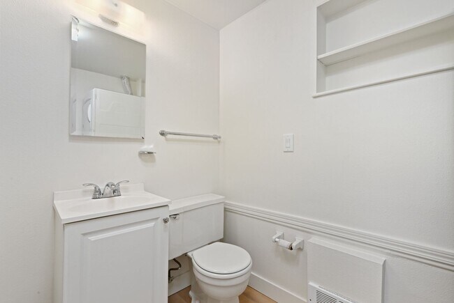 Building Photo - Greenlake / Phinney Ridge Remodel - In-Uni...