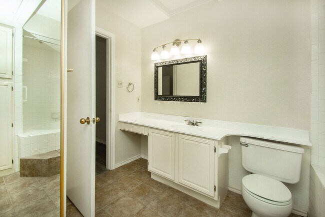 Building Photo - 4242 N Capistrano Dr