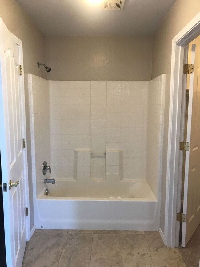 Building Photo - Spacious Marana Living with Loft & Low-Maintenance Appeal