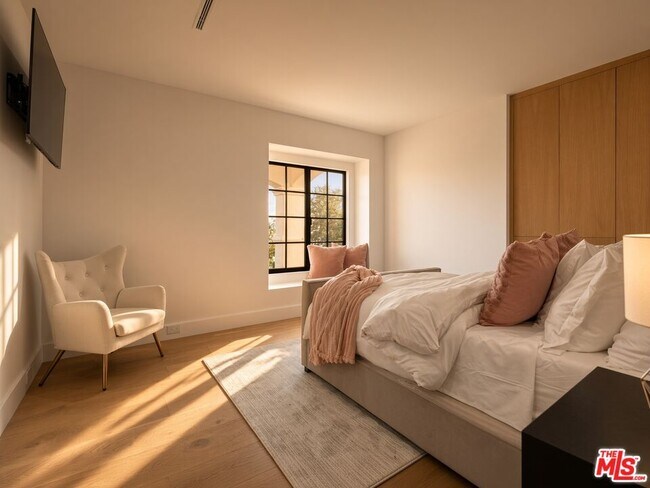 Building Photo - 3909 Villa Costera