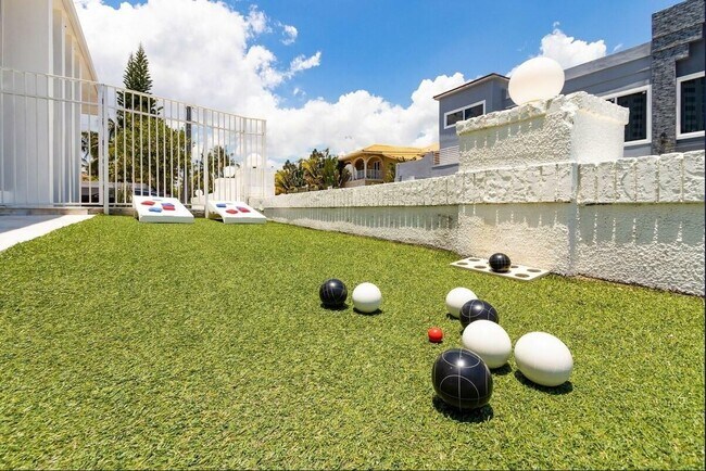 Building Photo - 3350 NE 14th Ct