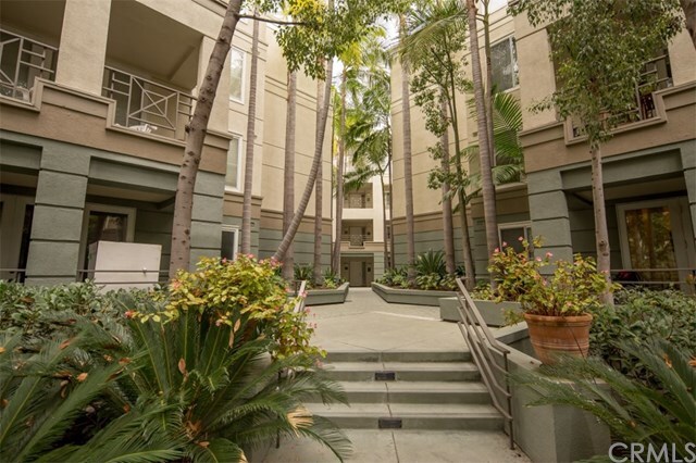 Building Photo - 2243 Martin-
