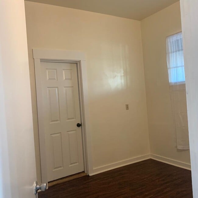 Building Photo - 375 S Warren Ave