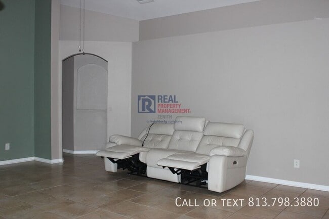Building Photo - 13655 Artesa Bell Dr
