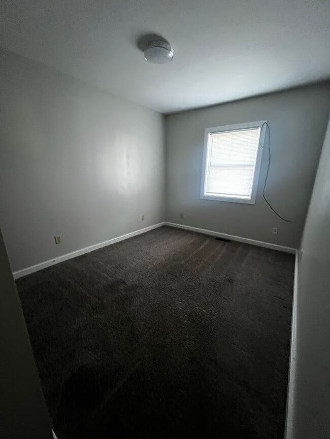 Building Photo - Dishwasher Included