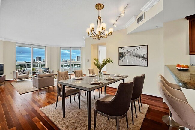 Building Photo - 401 SW 4th Ave