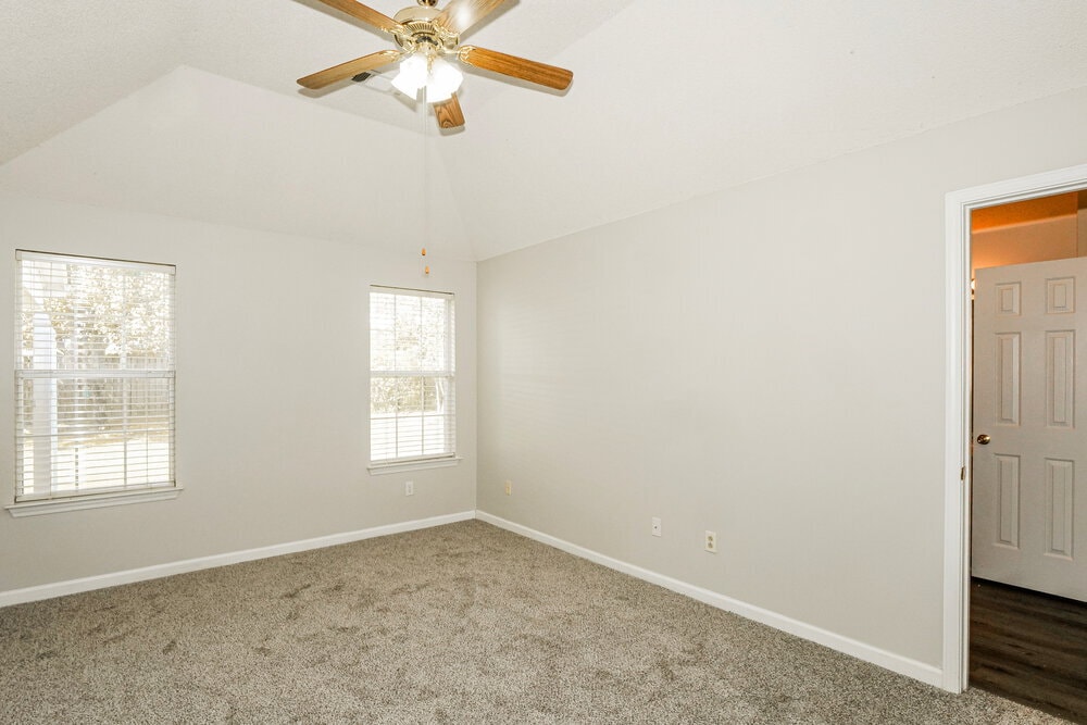 Building Photo - 75 Oakridge Cove