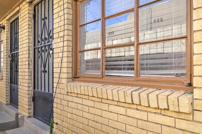 Building Photo - 3918 Thomason Ave