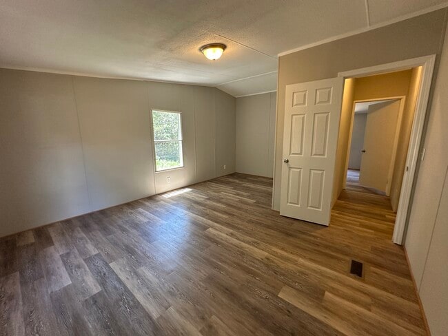 Building Photo - 319 Bridgeview Dr