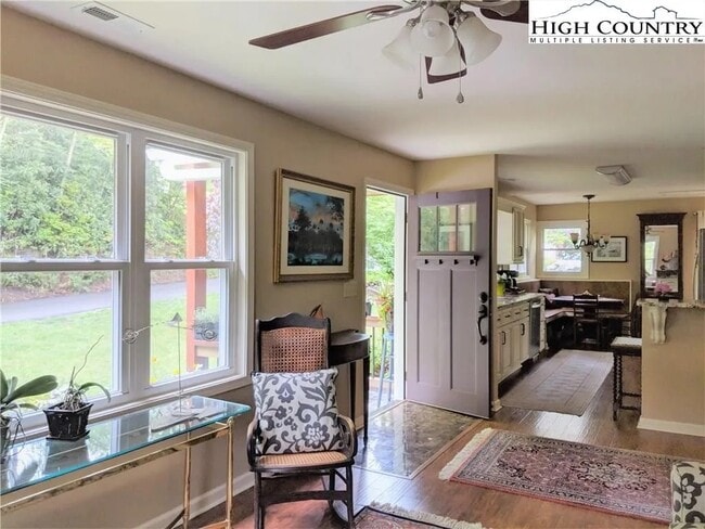 Building Photo - 162 Horseshoe Dr