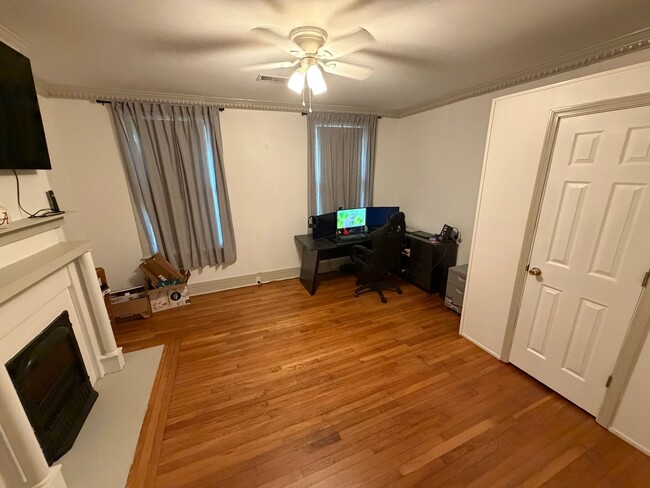 Building Photo - 3 bed 2 bath in Historic Downtown Troy