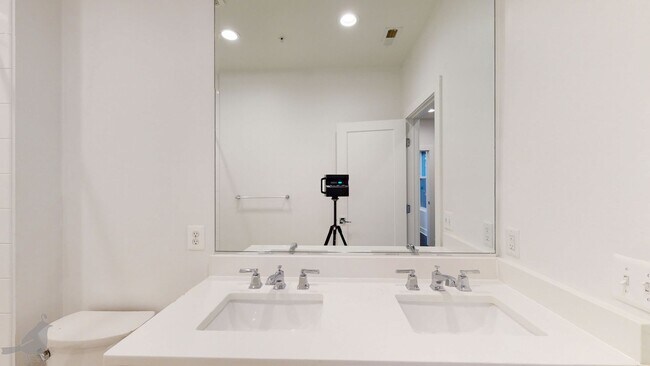 Building Photo - Stunning and Spacious Duplex in Brookland w/ Parking!