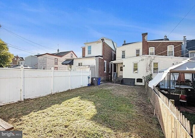 Building Photo - 851 South St