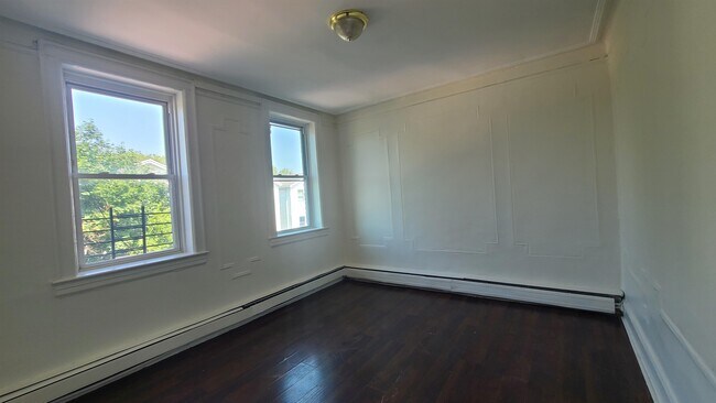 Building Photo - 925 West Side Ave