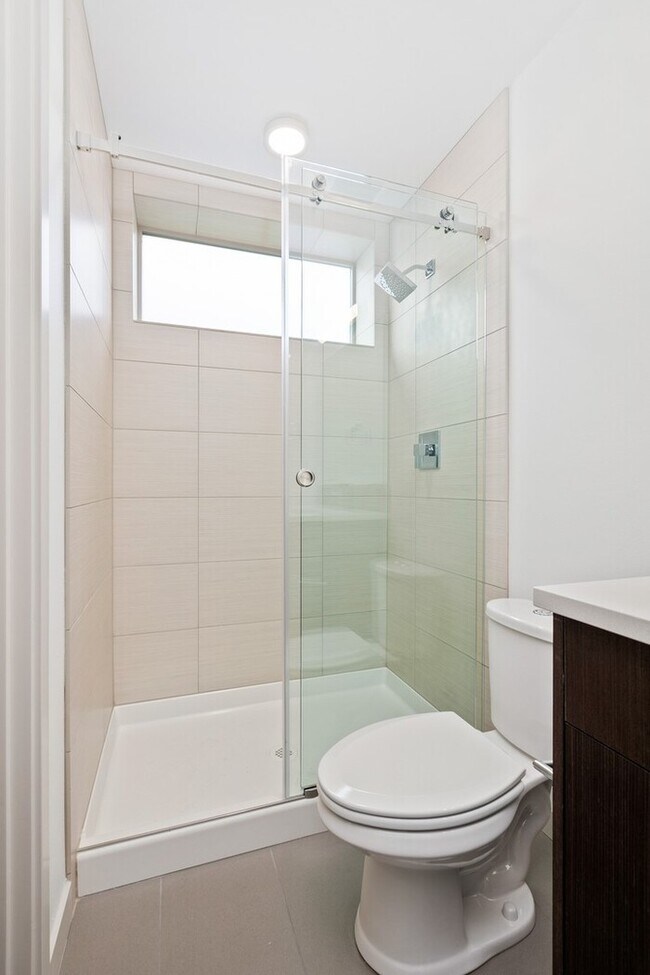 Building Photo - Impeccable Greenwood Townhome with Air Con...