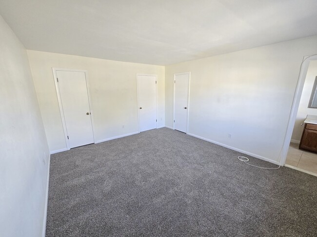 Building Photo - 5221 Johnstown Ln