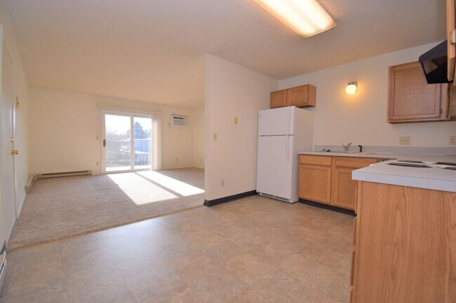 Building Photo - Top Floor Large 2 bedroom 1 bathroom apart...