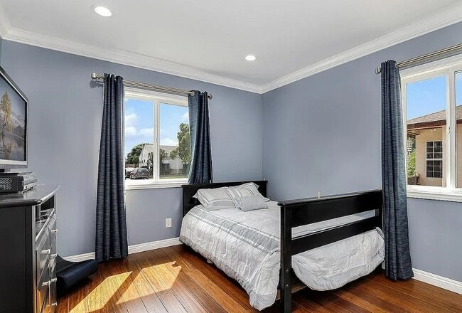 Building Photo - 13927 Leibacher Ave