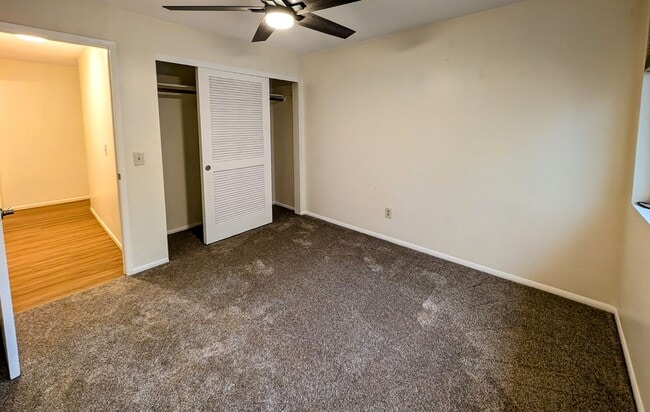 Building Photo - VIEW RIDGE 2 bedroom End Unit Condo in Sec...