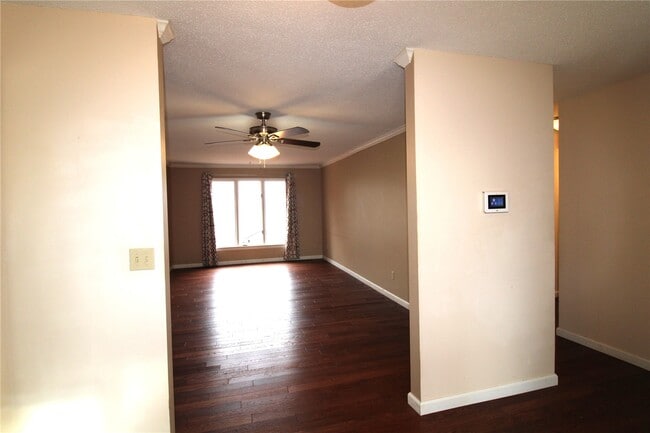 Building Photo - 736 Henry Ave