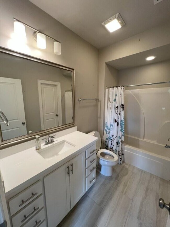 Building Photo - Beautiful 4-Bedroom Home in The Magnificen...