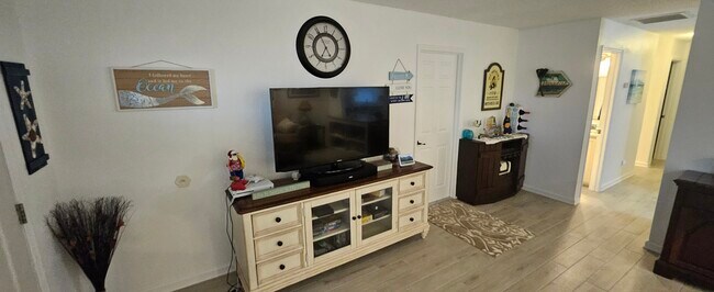 Building Photo - 137 Magnolia St