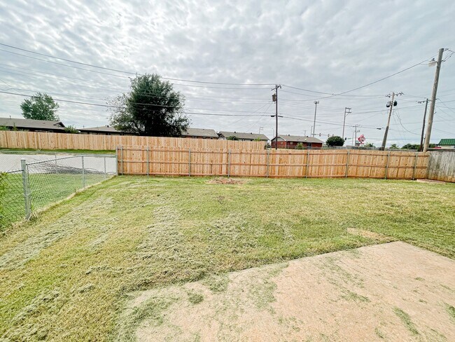 Building Photo - 3 Bed 1.5 Bath - Moore