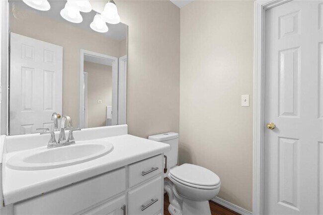 Building Photo - 2609 Longleaf Dr