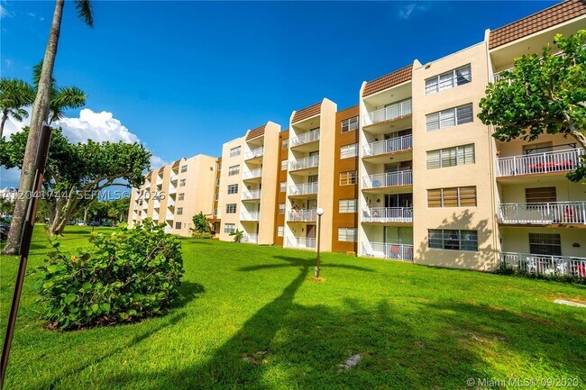 Building Photo - 6930 Miami Gardens Dr