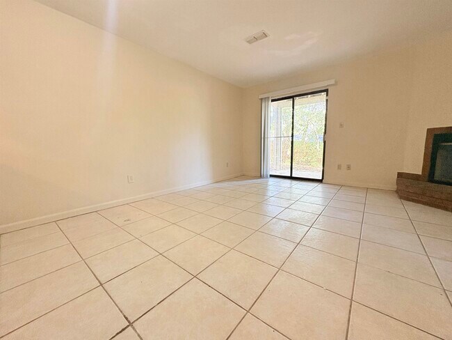 Building Photo - 1864 Sylvan Ct
