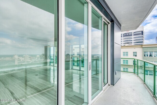 Building Photo - 1431 Riverplace Blvd