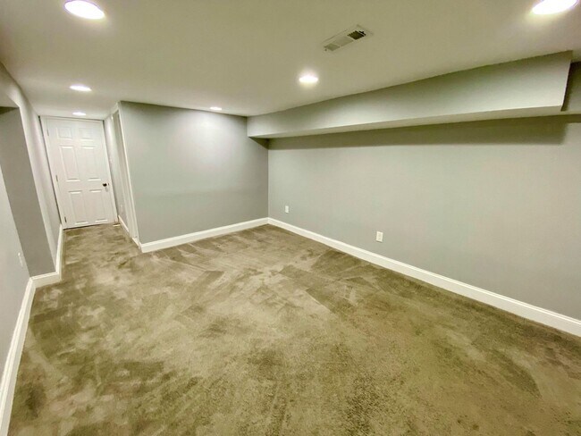 Building Photo - Stunning 2bed/3.5ba Highlandtown Home - Re...