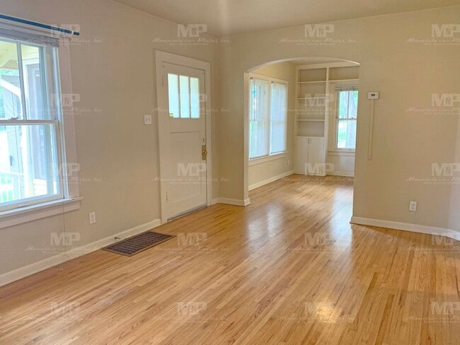 Building Photo - 645 S Loomis Ave