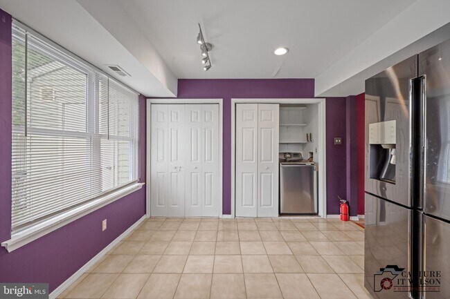 Building Photo - 365 Aldeberan Dr