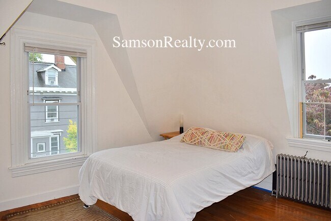 Building Photo - 368 Thayer St