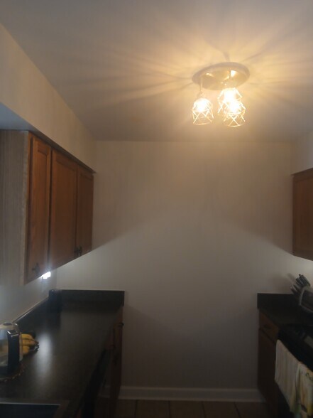 Building Photo - 12173 Salemtown Dr