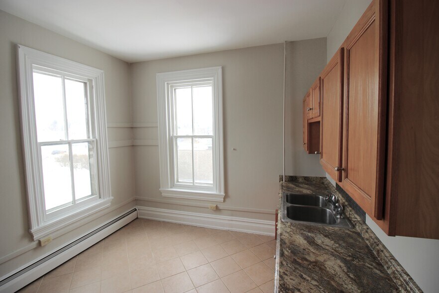 Building Photo - 322 Hodgson St