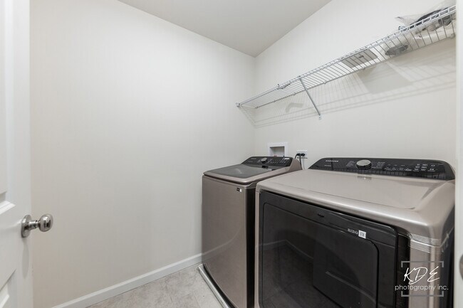Building Photo - 2110 Weatherbee Ln